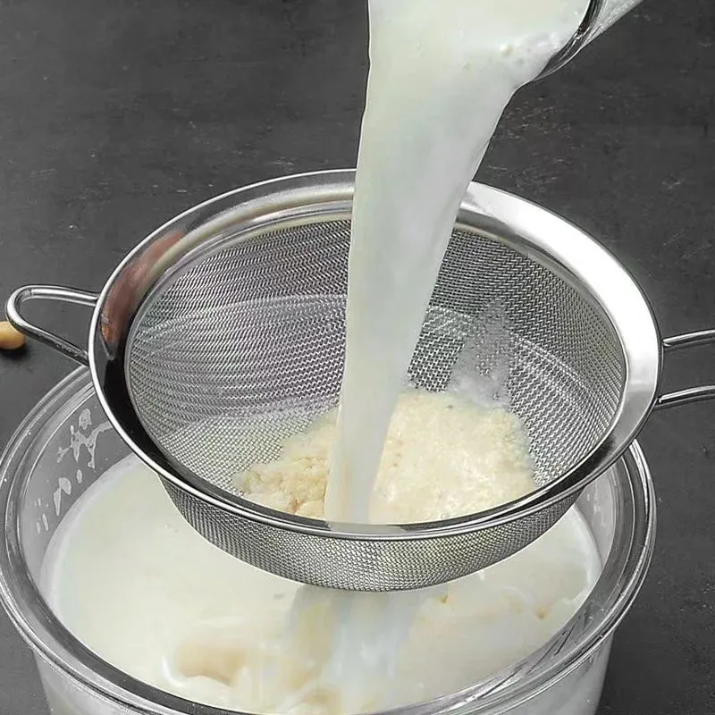 Feinmaschiges Edelstahl-Küchensieb mit langem Griff
